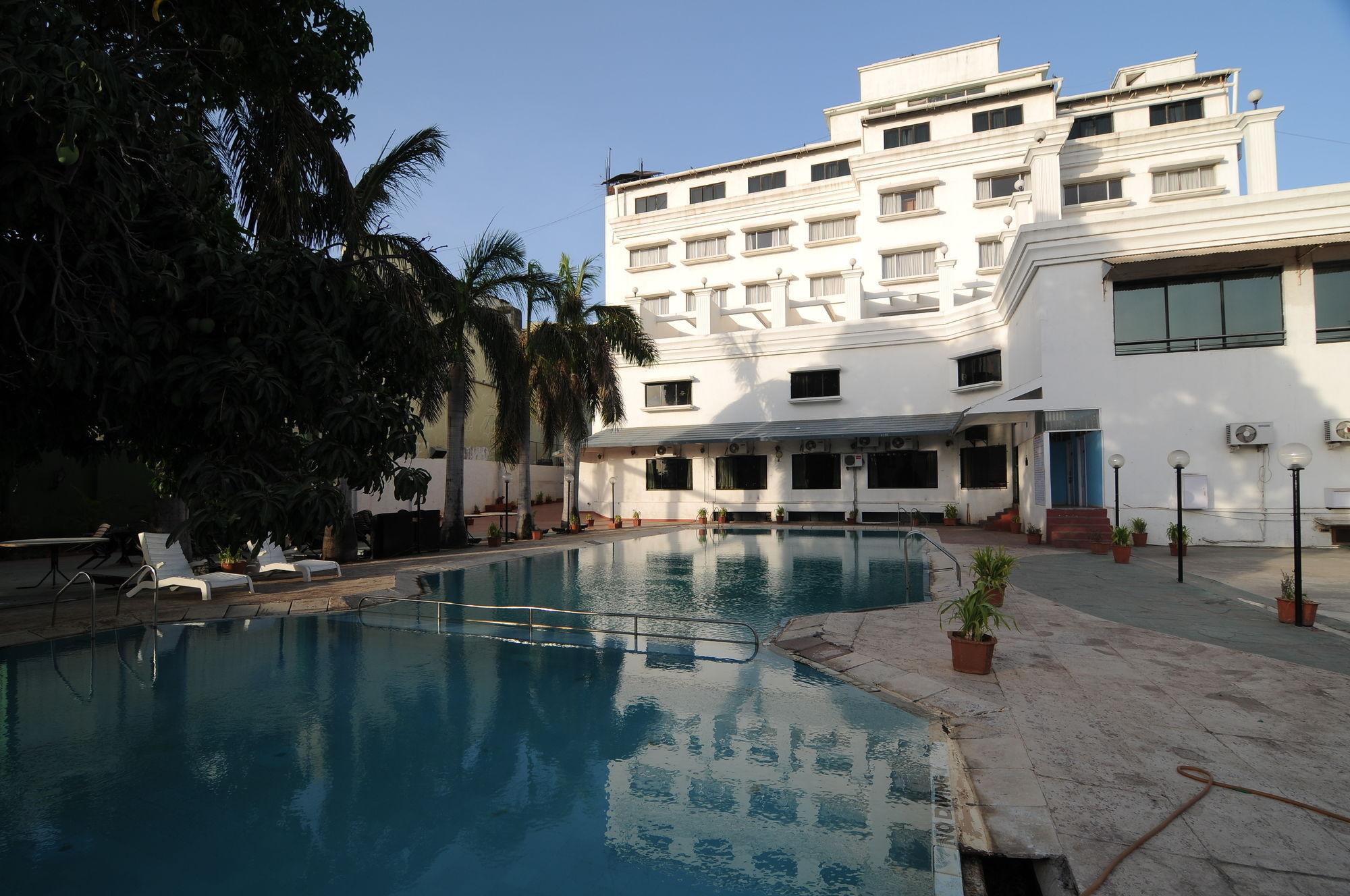 Quality Inn Regency, Нашик Екстериор снимка