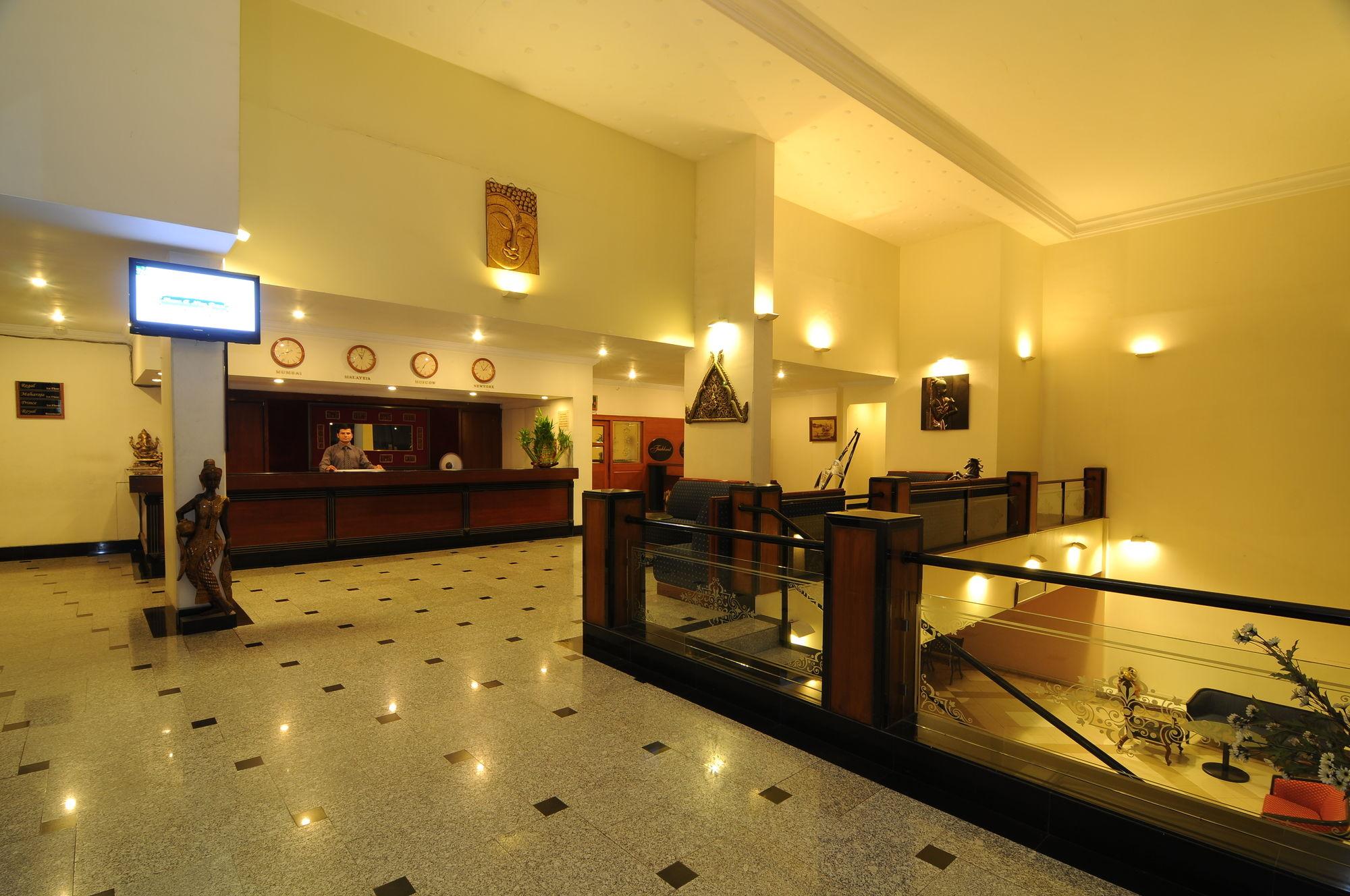Quality Inn Regency, Нашик Екстериор снимка