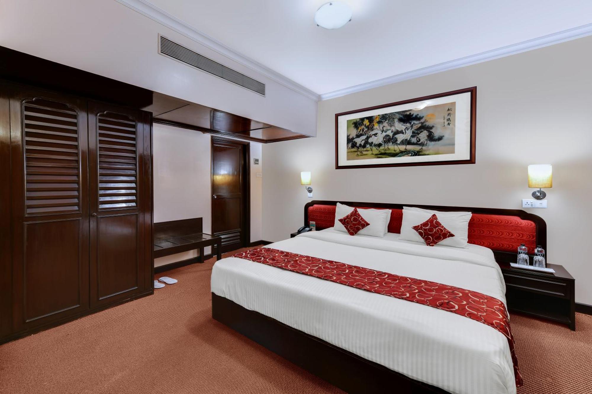 Quality Inn Regency, Нашик Екстериор снимка