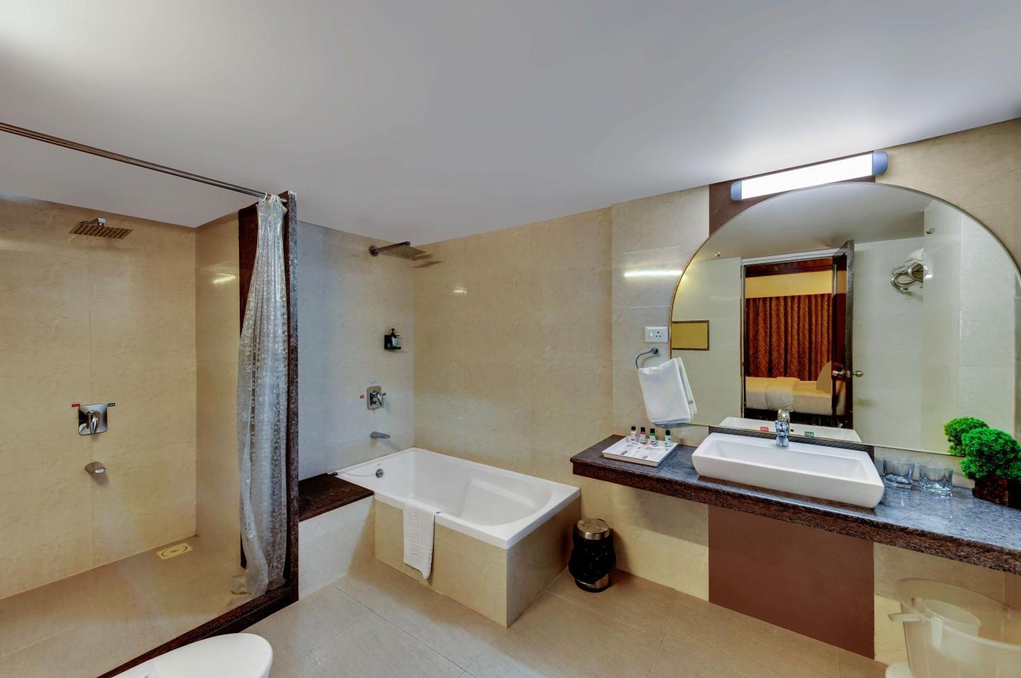 Quality Inn Regency, Нашик Екстериор снимка