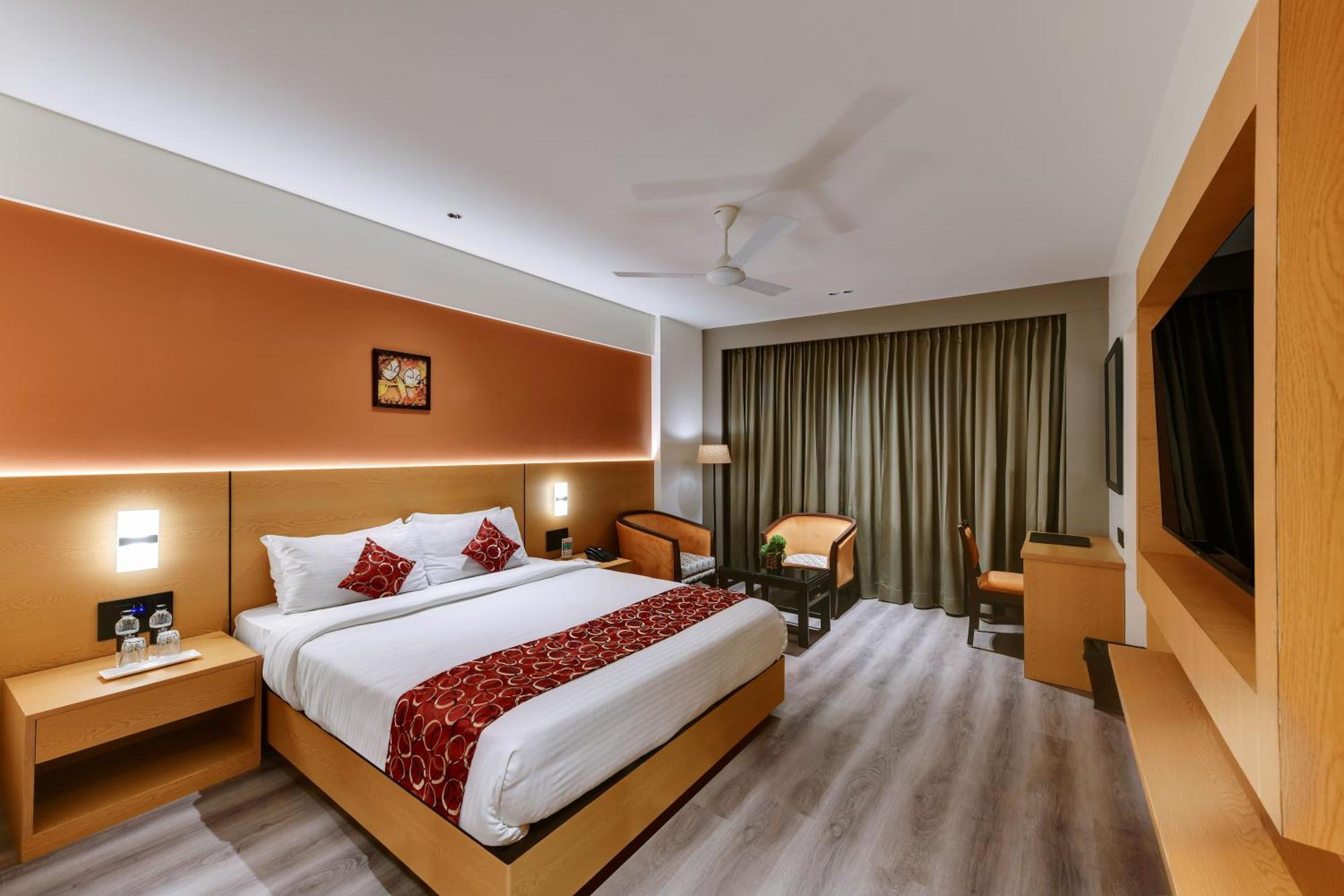 Quality Inn Regency, Нашик Екстериор снимка