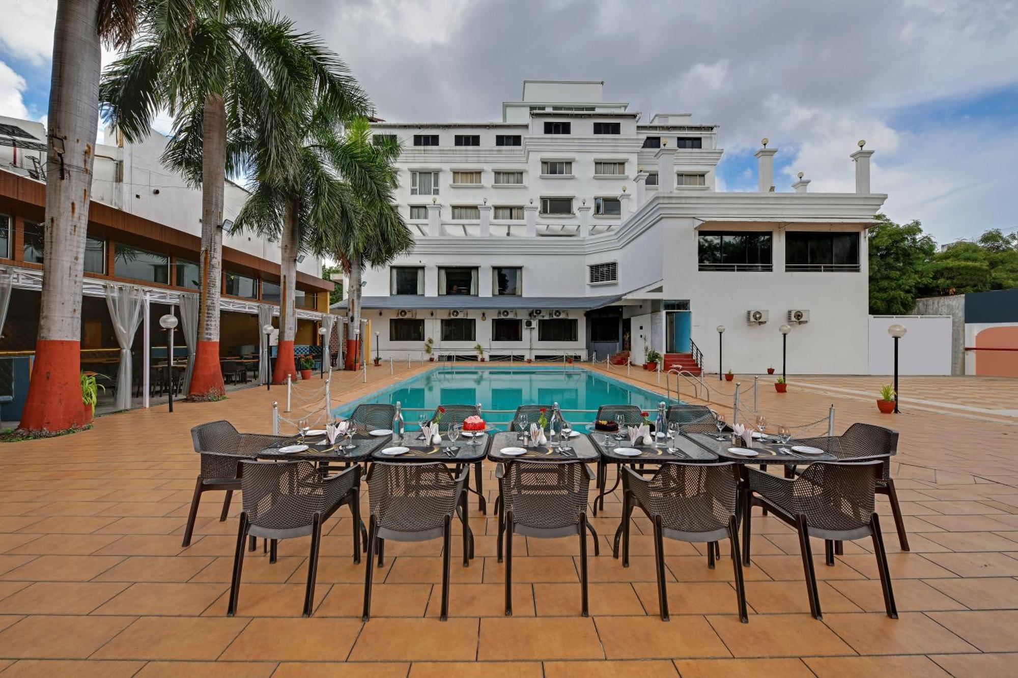 Quality Inn Regency, Нашик Екстериор снимка