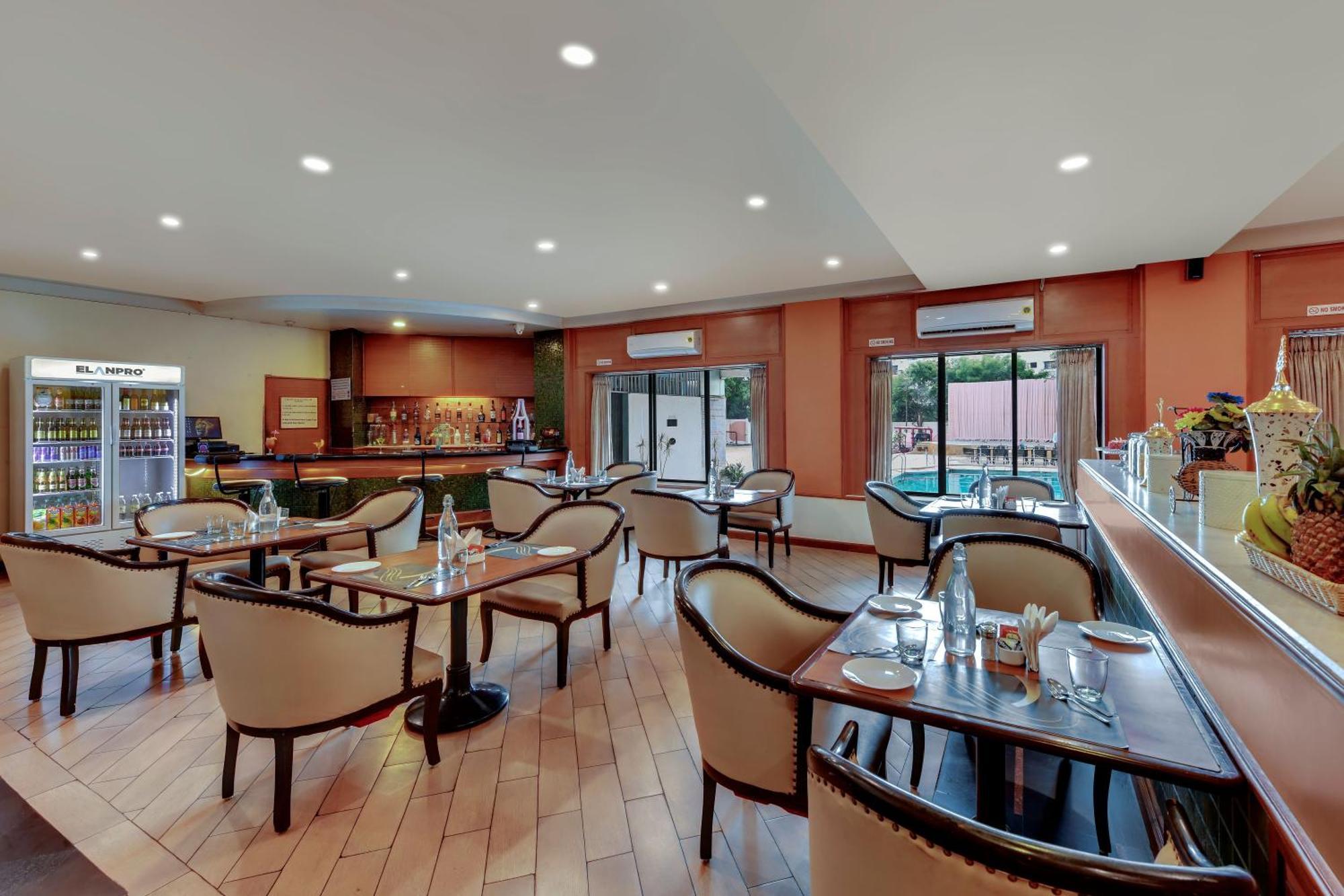 Quality Inn Regency, Нашик Екстериор снимка
