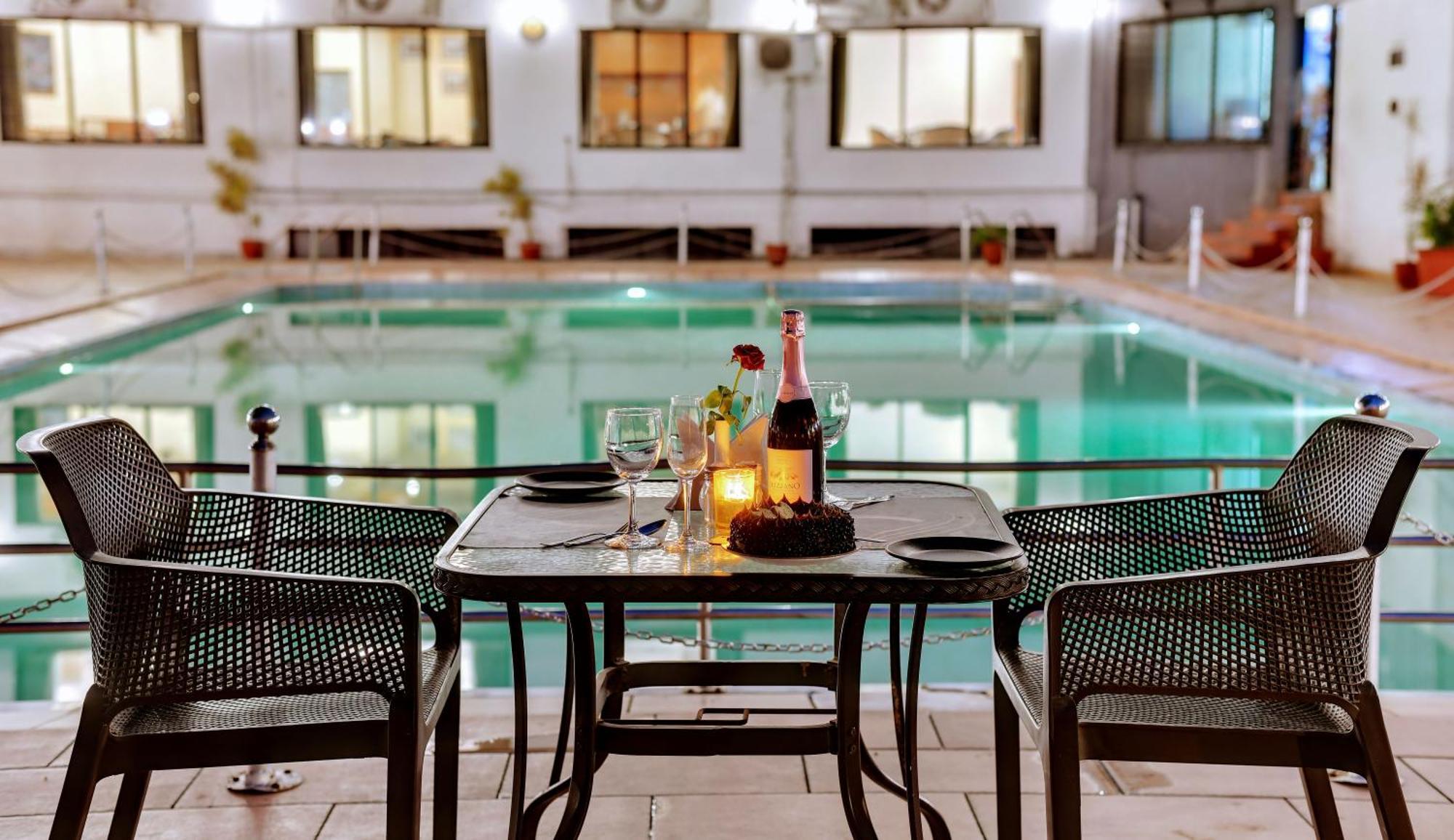 Quality Inn Regency, Нашик Екстериор снимка