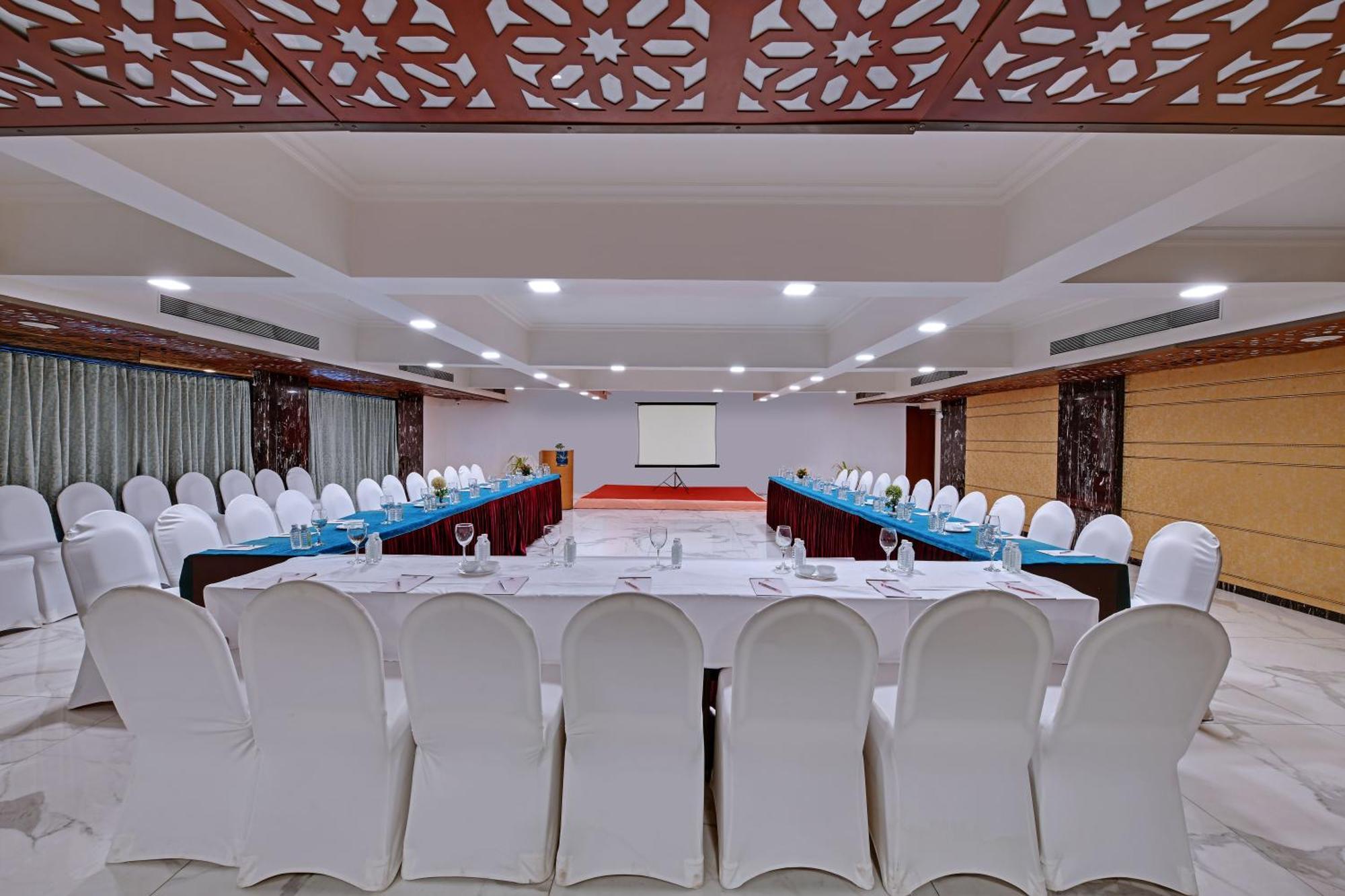 Quality Inn Regency, Нашик Екстериор снимка